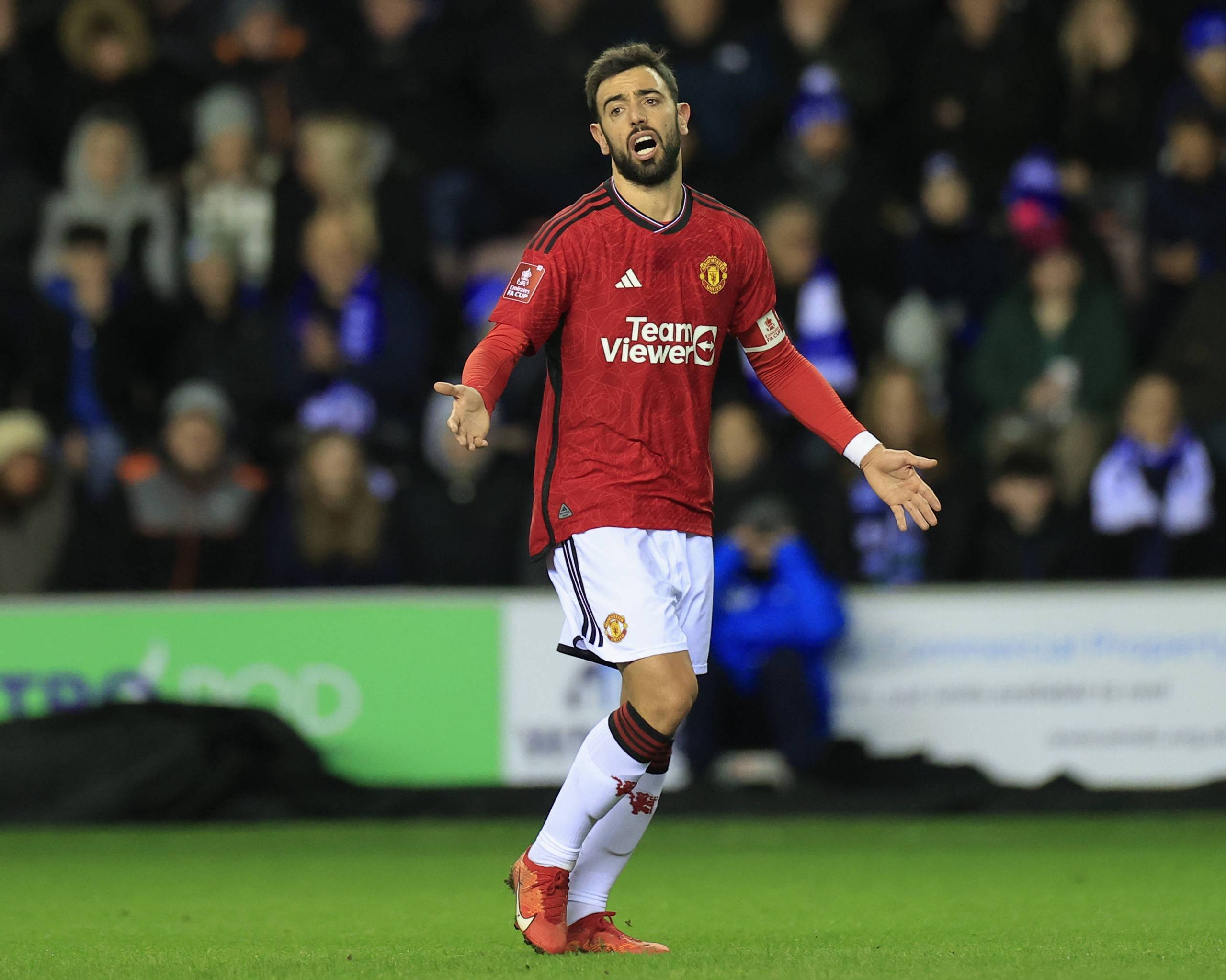 Bilibili Gaming 发布年度纪录片海报：第一集将讲述 Bilibili Gaming 队伍的故事和幕后花絮。